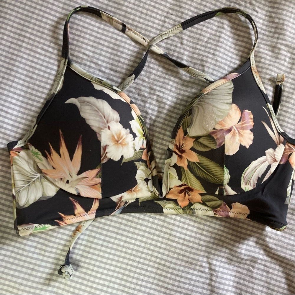 Bathing suit top and bottom set